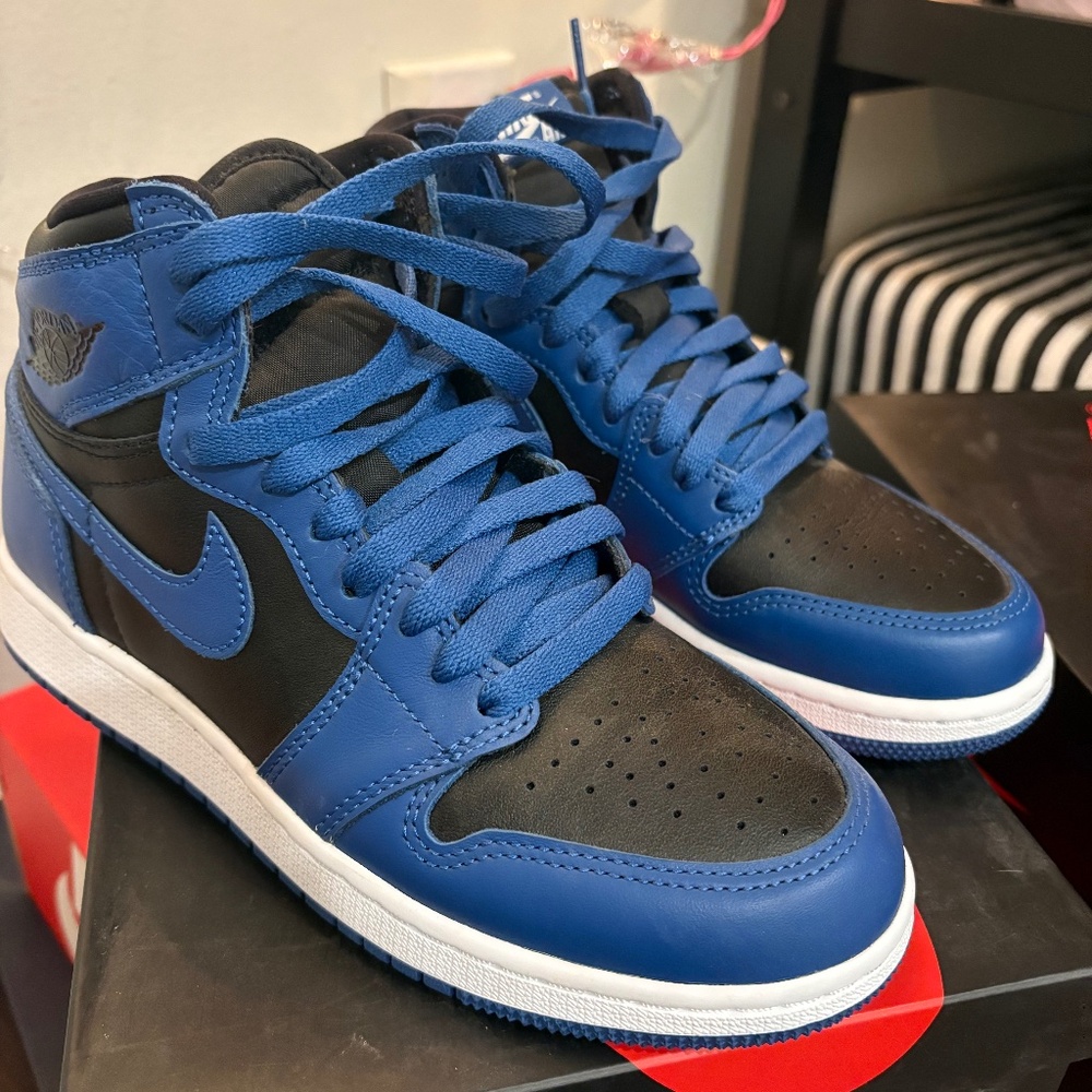 Nike Air Jordan mid- High OG Dark Marina Blue youth 4.5